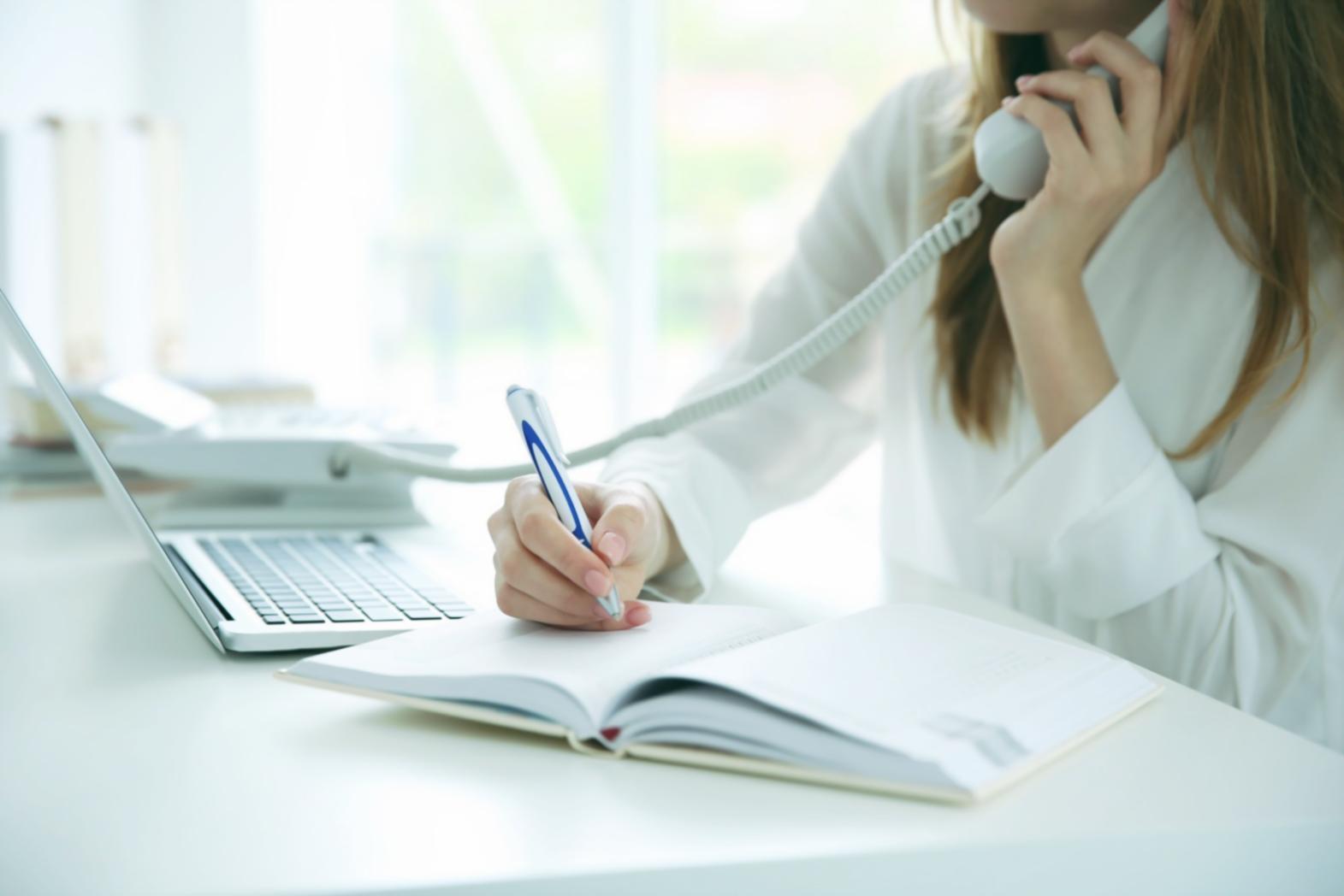 Studenti che partecipano a masterclass online di pianificazione del budget